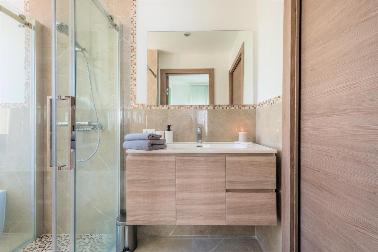 Hostly - Colorhome Midtown - Unique 3 With 3 Private Bathrooms Apartment
